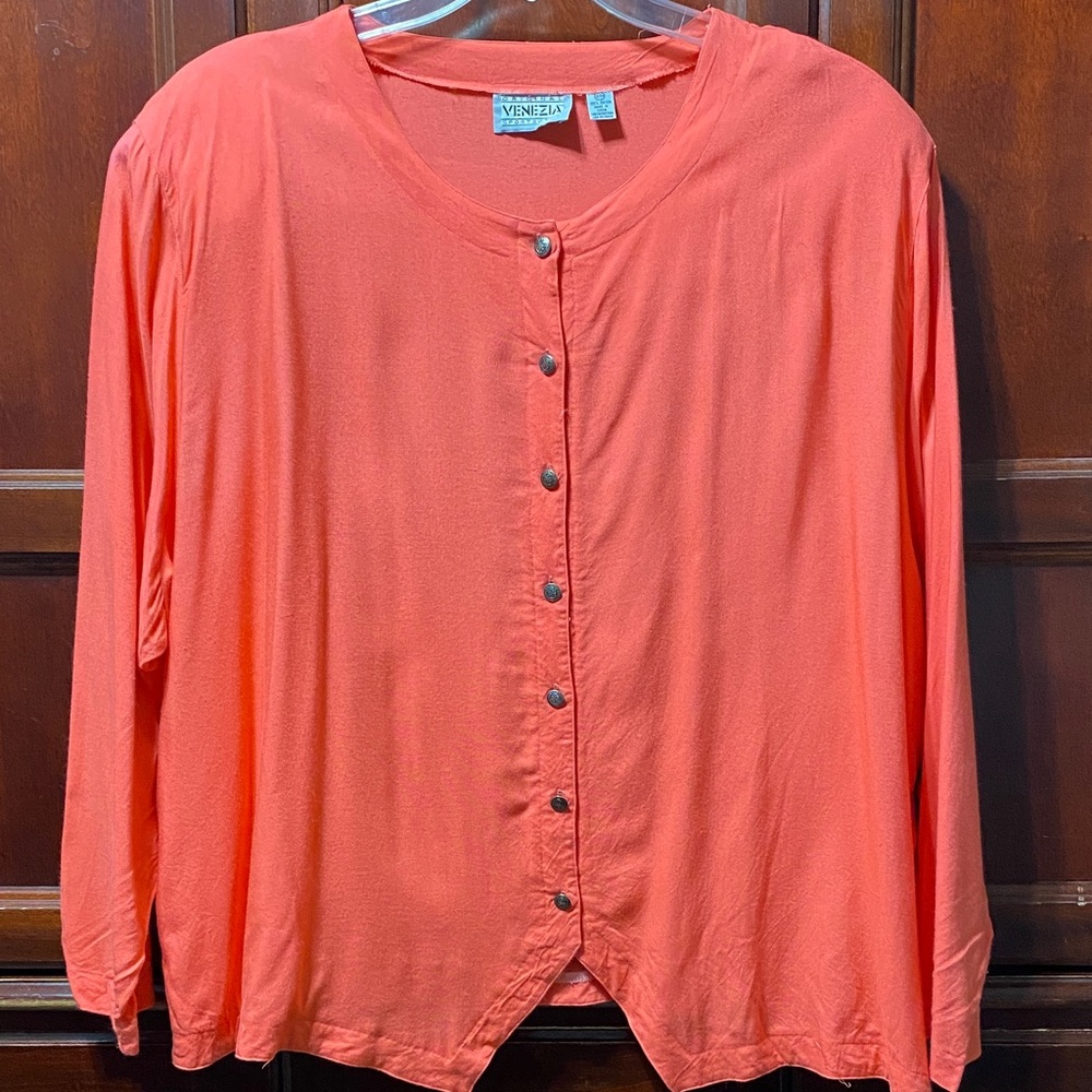 Venezia sports wear Women's Coral size 26/28 Button-Up long sleeve Top